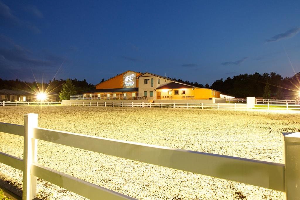 Master Horse Club - Svojetice Hotel Bagian luar foto